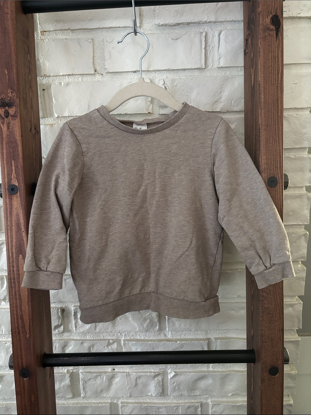 ✨3/$25 ✨ H&M Beige Crewneck Sweatshirt